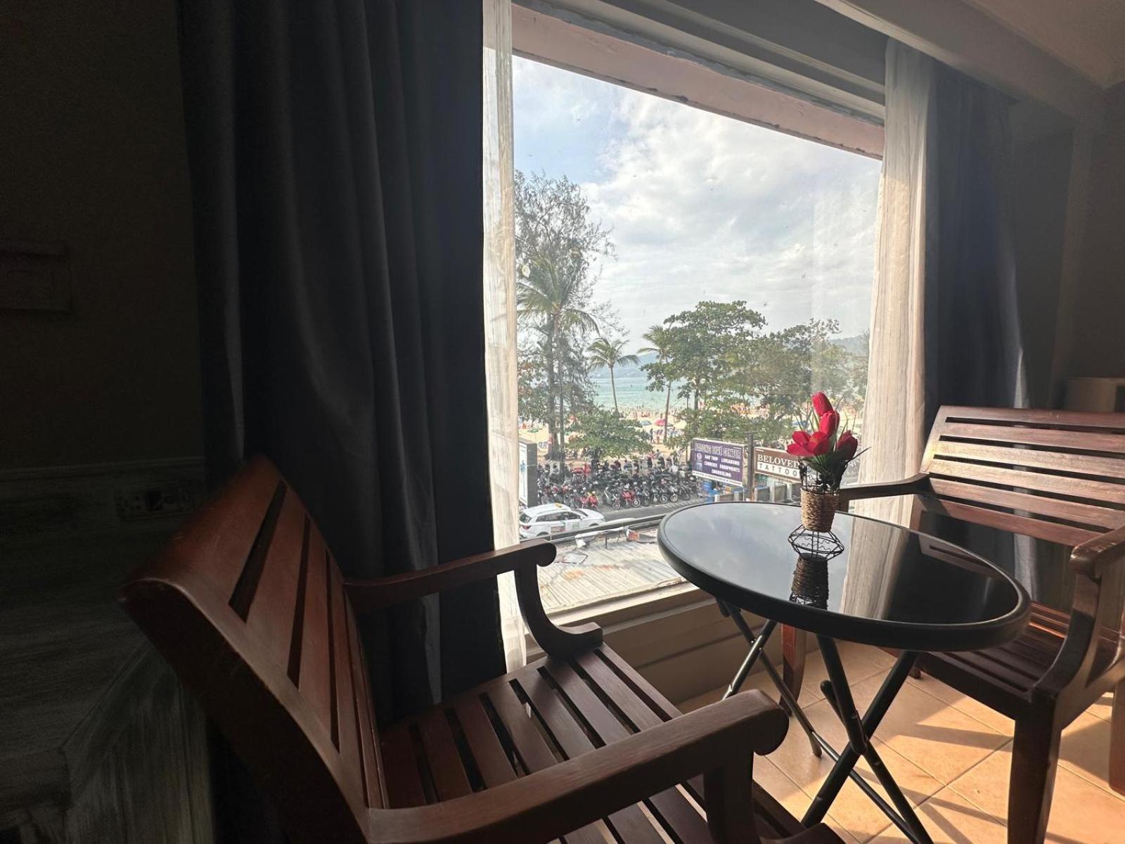 The Taksim Patong Beach Hotel Esterno foto