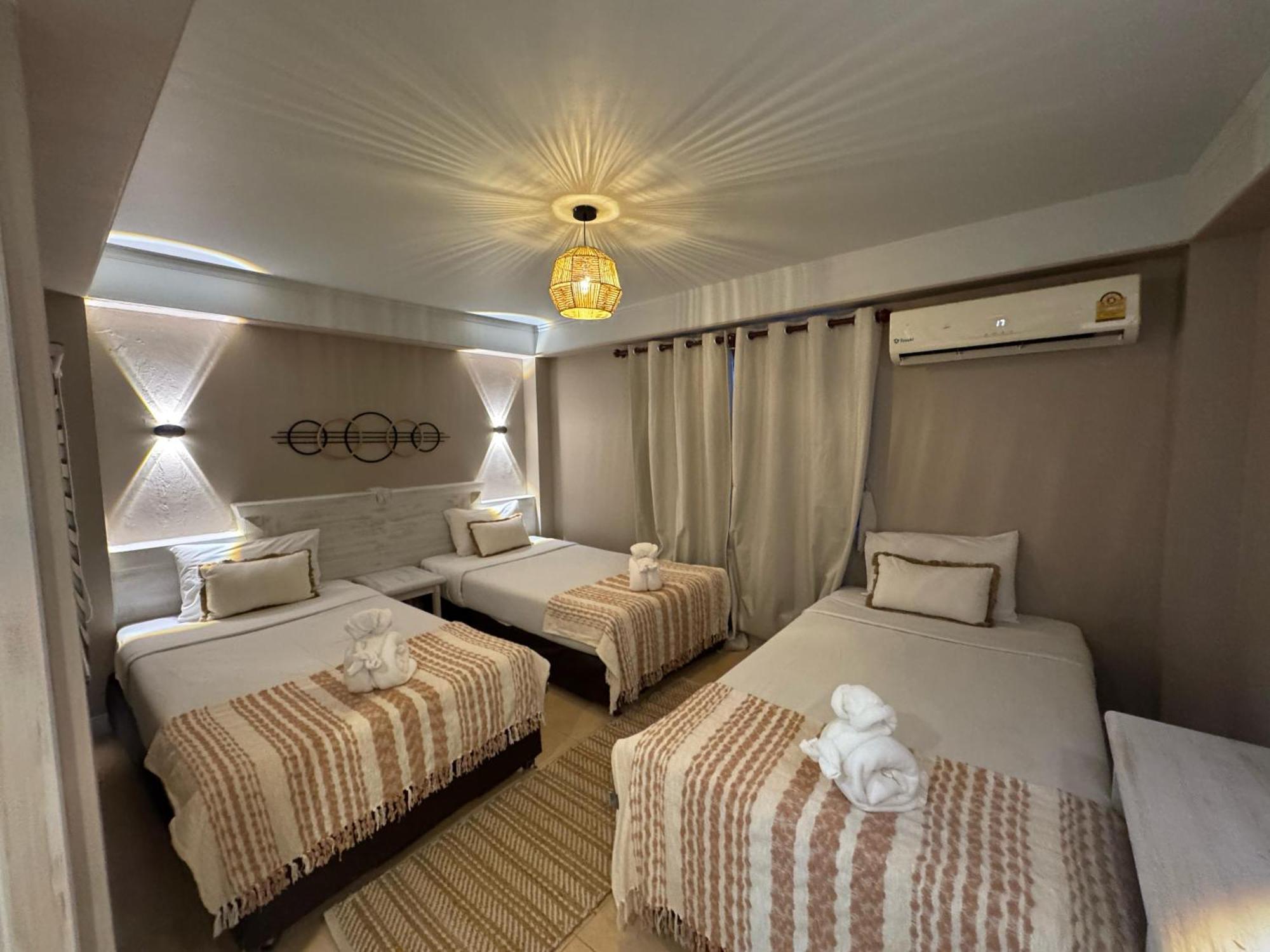 The Taksim Patong Beach Hotel Esterno foto